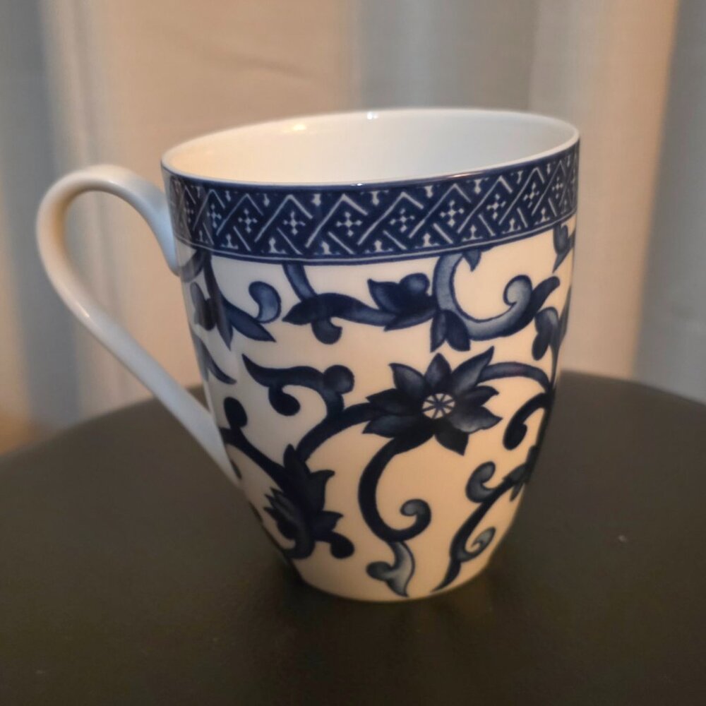 Lauren Ralph Lauren China Mandarin Blue Mug Blue White Pattern